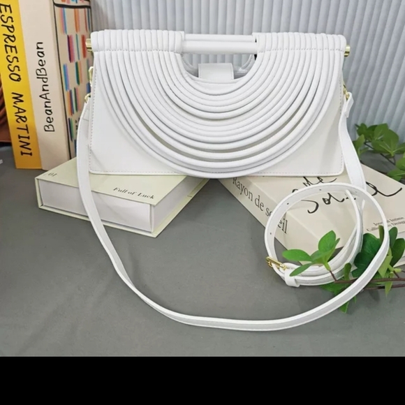 Elegant White Handbag - Picture 2 of 2